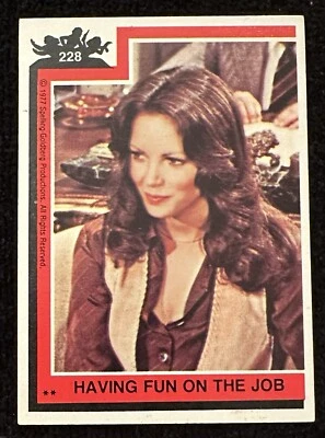 1977 Topps Charlie's Angels TV Show Card #228 👼 HAVING FUN ON THE JOB 👼 - Image 1 of 4