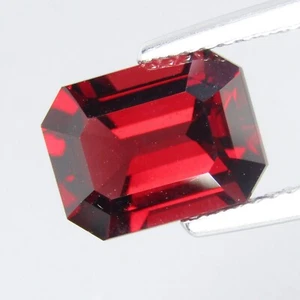 2.94Cts Gorgeous 100% Natural Almandaine Garnet 9x7mm Emerald Cut Loose Gem - Picture 1 of 3