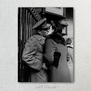 Eisenstaedt, Bacio soladato 1 - QUADRO INTELAIATO 70x100 STAMPA TELA DOISNEAU - Foto 1 di 1
