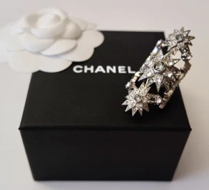 CHANEL RING IN SILVER TONE METAL WITH RHINESTONE STONES - Picture 1 of 5