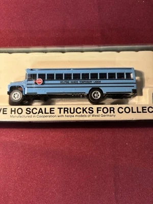 HO Scale Con-Cor (Bluebird School Bus) - Image 1 of 4