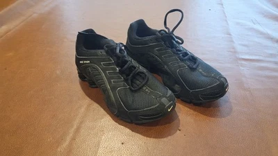 Tênis Nike Shox Feminino Tamanho 7.5 Navina Triplo Preto Brilhante 356918-002 - Imagem 1 de 4