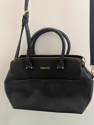 Bolso Bandolera Convertible con Asa Superior Calvin Klein Cremallera Asimétrica Negro Foto 1 de 4