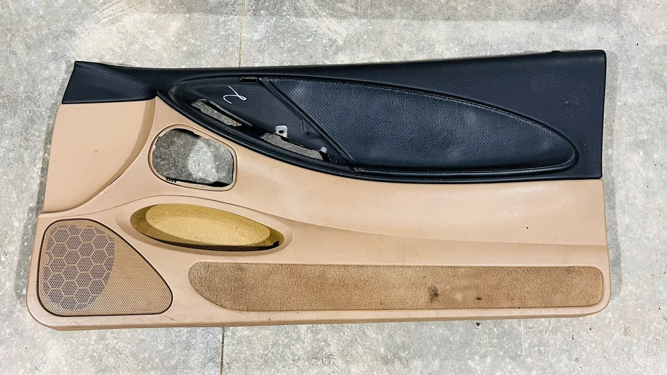 Ford Mustang GT 1994-1998 pasajero panel de puerta lateral derecho negro y sillín tostado Foto 1 de 1