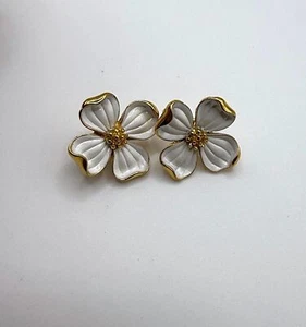 Vintage Gold und Weiß Trifari Hartriegel Blume Ohrclips 60er Jahre - Bild 1 von 10