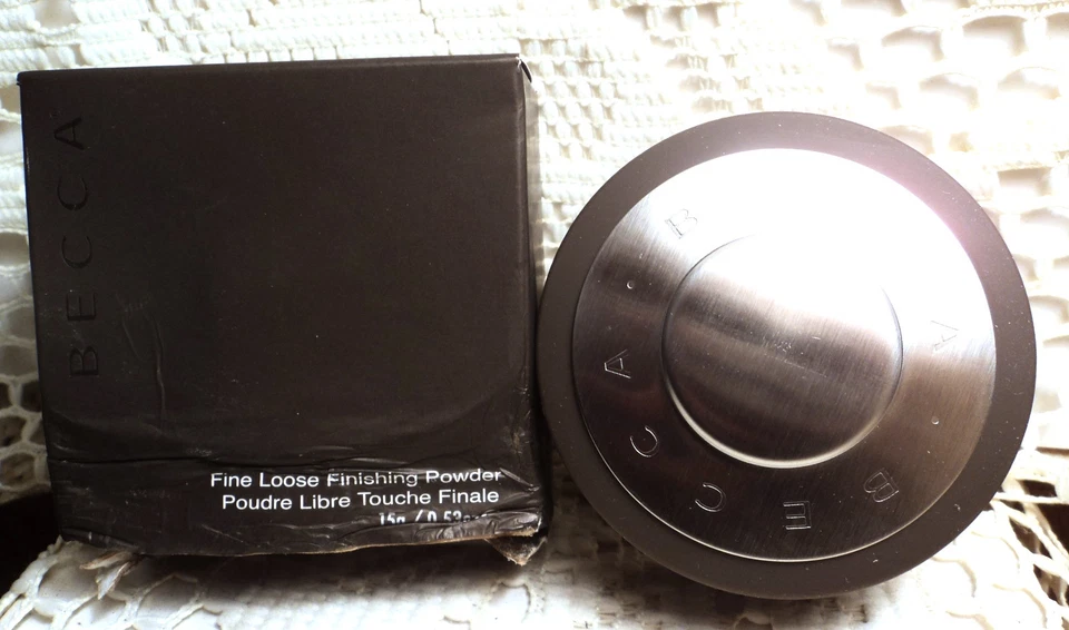 Polvo de acabado suelto fino Becca con soplo - clavo - 0,53 oz. - En caja Foto 1 de 1