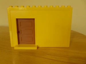 Lego Duplo Wall 1 x 11 x 6 with Sliding Pocket Door 4901c01 - Picture 1 of 3