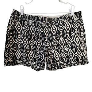 Old navy black and white pattern shorts women's size 14