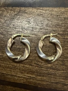 Gorgeous Estate 14K Vintage Tricolor Twisted Hoops, Marked 585 Italy, 7/8” - Picture 1 of 17
