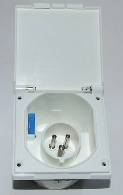 MAINS 230V 16A FLUSH INLET SOCKET WHITE CARAVAN CAMPER MOTORHOME MALE EHU IP44 M - Image 1 of 3