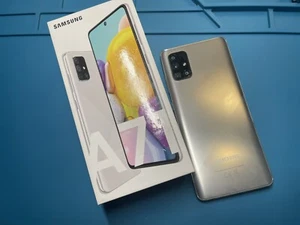 FAULTY SAMSUNG A71 - SM-A715F/DS - SILVER- 128GB - LOCKED - READ BELOW FOR FAULT - Afbeelding 1 van 11