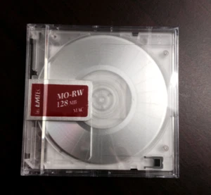 EMTEC 3.5" REWRITABLE 128MB MO (MAGNETO OPTICAL DISK) MAC FORMATTED - Picture 1 of 2