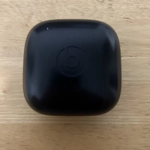 Beats Powerbeats Pro Replacement Charging Case Black - Picture 1 of 5