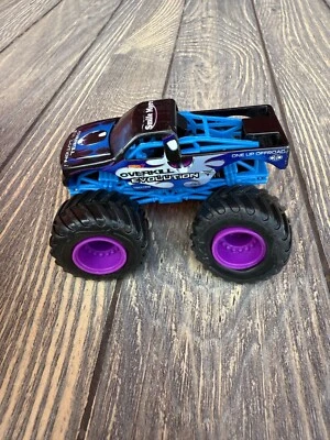 Camión monstruo de juguete Overkill Evolution escala 1:64 púrpura/azul fundido a presión y plástico Foto 1 de 4