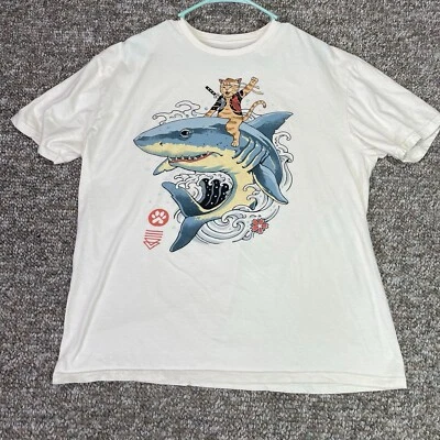日本 Samuari Ninja Cat Riding Shark 男式图形 T 恤米色 XL — 第 1/4 张图片