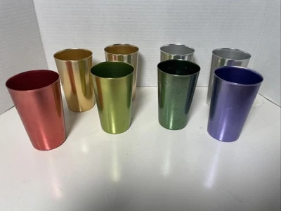 Lote de 8 tazas vintage vascas de aluminio EE. UU. años 50 vasos coloridos anodizados Foto 1 de 4