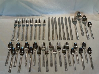39 Piezas Cuisinart BASKETWEAVE Cubiertos Acero Inoxidable Mango Trenzado De Colección En muy buena condición Foto 1 de 4