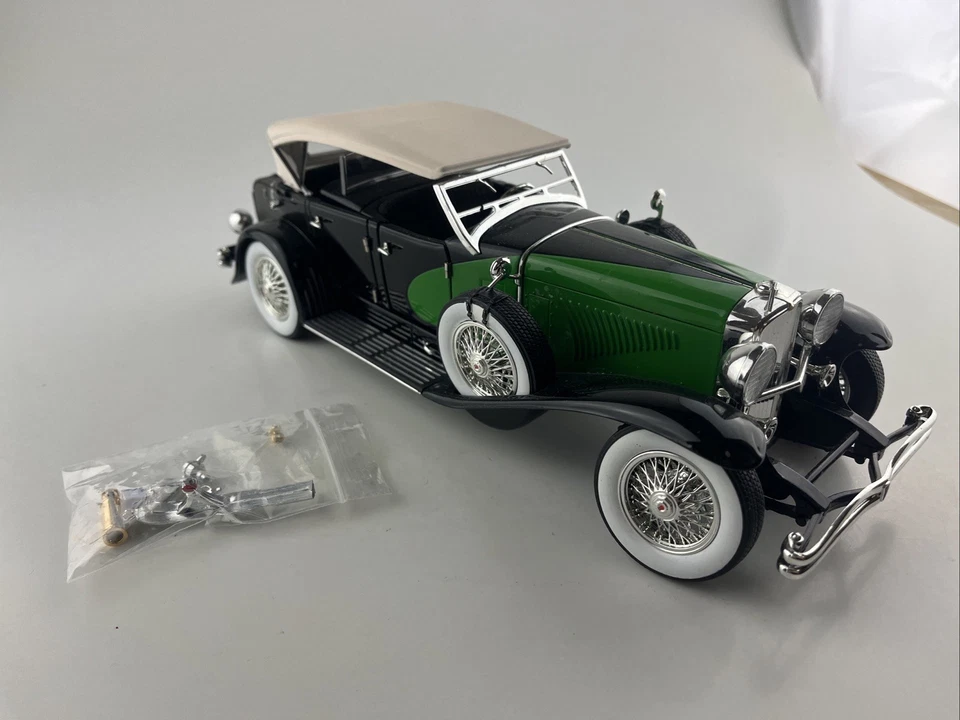 1:18 Signature Models 1934 Duesenberg black/ green (beschädigt mit Teilen) - Bild 1 von 4