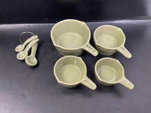 Juego de tazas y cucharas medidoras de cerámica Longaberger verde salvia tejido tradiciones - Imagen 1 de 11