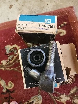 1960-1964 G.M. Chevrolet Corvair R.H. Extremo de varilla de amarre exterior # 3757564 / 3767074 Foto 1 de 3