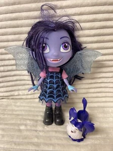 Seltene UK Disney Vampirina Vampire Vee Talking & Light Up Wings 11" Puppe mit Hund - Bild 1 von 11