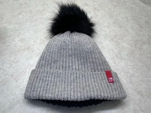 Bonnet d'hiver doublé Sherpa Chick-fil-A gris avec pompon noir taille unique petit logo - Photo 1/11