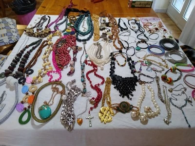 Lotto 15  70 Pezzi Collane E Bracciali In Buone Condizioni - Immagine 1 di 4