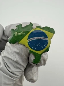 Map of Brazil & Brazil Flag Enamel Lapel Pin - Picture 1 of 6
