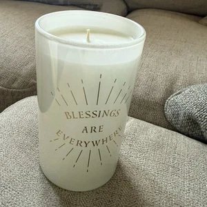 Blessings Are Everywhere Scented Candle Crushed Candy New 17.4 oz - Picture 1 of 4