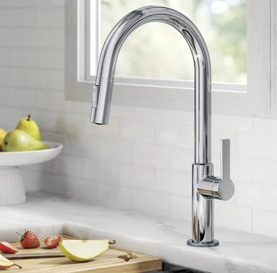 Grifo de cocina abatible de una manija KRAUS Oletto en cromo, KPF-2820CH Foto 1 de 4