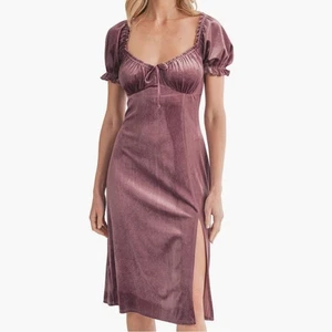 All in Favor Crushed Velvet Kleid mit Puffärmeln - Pflaume Größe M - Bild 1 von 6