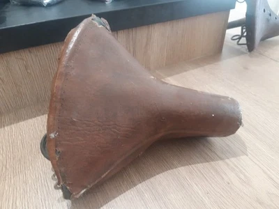 ANCIENNE SELLE DE VELO VINTAGE EN CUIR - Photo 1/4