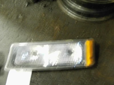 03-07 Chevrolet Silverado 1500 Right Corner Park Light Lamp Lens - Image 1 of 4