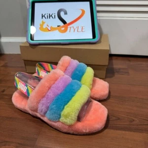Nuevo en Caja UGG K Fluff Yeah Slide Escuela Primaria Talla 5Y (6W) y 6Y (7W) Arco Iris - Imagen 1 de 5