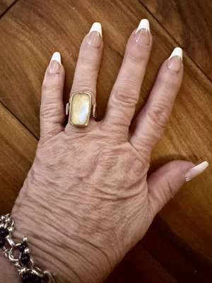 Sterling Silver925  Whitney Kelly Mother Of Pearl Modern Ring Size 8 50$ On QVC - Image 1 of 4