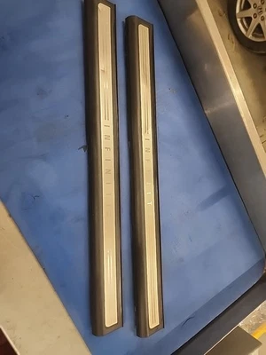 Infiniti G35 2003-2007 cupé umbral de puerta juego de molduras de panel rasguño 76895-AM800 OEM  Foto 1 de 4