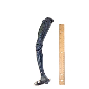 NECA Alien BIG CHAP  1:4 Scale Action Figure Part: Right Leg Only - Picture 1 of 1