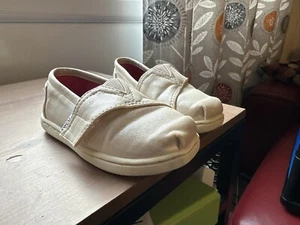 Toms Shiny Toddler Slip on Size 6 - Picture 1 of 7