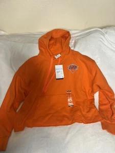Nike New York Knicks Medium Orange Pullover Sweatshirt Cropped Oversized Fit - Picture 1 of 5