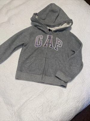 Jaqueta com capuz Gap bebê menina tamanho 5 cinza, branca e roxa. - Imagem 1 de 4