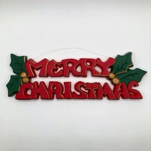 Letrero de Feliz Navidad colgante de pared de colección plástico moldeado 15" rojo con hojas de acebo - Imagen 1 de 3