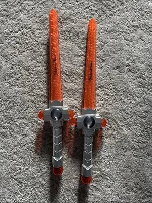 "Espada iluminada de 24"" con luces activadas de la época medieval". 2 espadas Foto 1 de 4