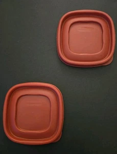 2 VTG Rubbermaid #7J58 Red Square Replacement Lids For Food Storage Containers - Picture 1 of 9