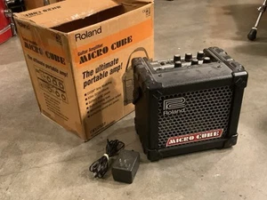 ROLAND MICRO CUBE Black Guitar Amp TESTED 100% w strap Battery AC BUSK-READY AB5 - Picture 1 of 13