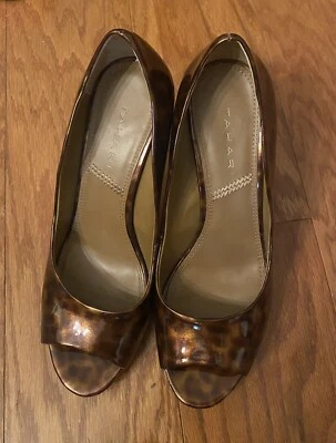 Bombas Tahari Senora Tortuga Punta Abierta. Talla 7,5. Usado Foto 1 de 4