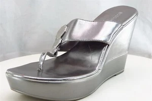 BCBGeneration Women Sz 9 M Silver Thong Synthetic Shoes Queran - Picture 1 of 7