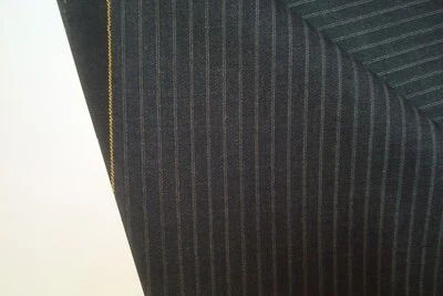 Traje de tela de lana de lujo de 4,33 yardas Super 100s a rayas 8 oz gris carbón 156" BTP Foto 1 de 4