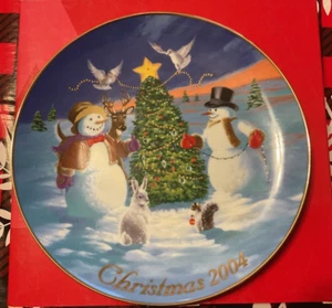 Avon 2004 Christmas Plate “Trimming the Tree with Friends” 22K Gold Trim in BOX - Picture 1 of 4