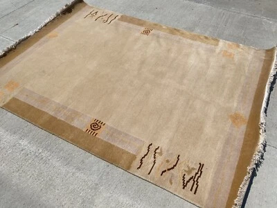 Hermosa alfombra tibetana de lana R4830 audaz 4' 6" X 6' 7" anudada a mano en Nepal Foto 1 de 4