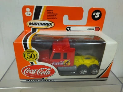 SCANIA T142 TRUCK COCA-COLA 50 YEARS 1:90/apx 1:64 MATCHBOX BOX - Immagine 1 di 2